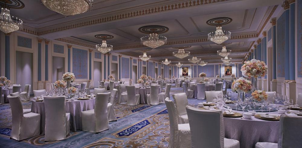 The Ritz-carlton, Отель