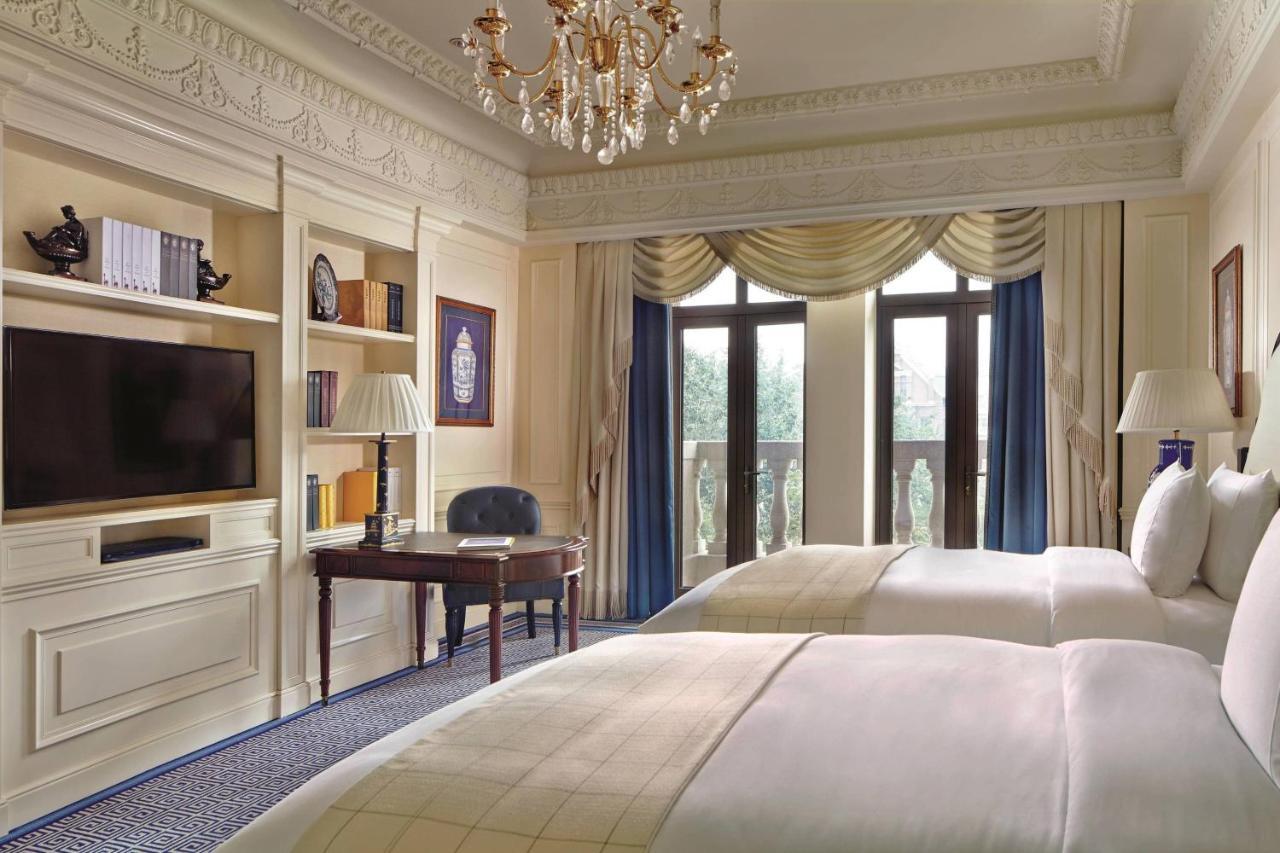 The Ritz-carlton, Отель