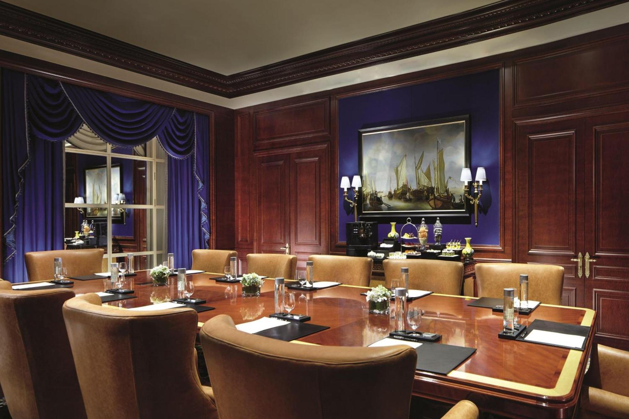 The Ritz-carlton, Отель