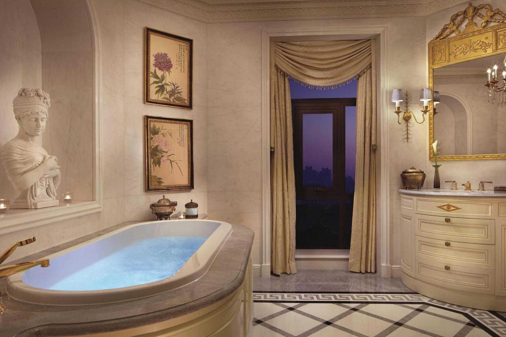 The Ritz-carlton, 5*