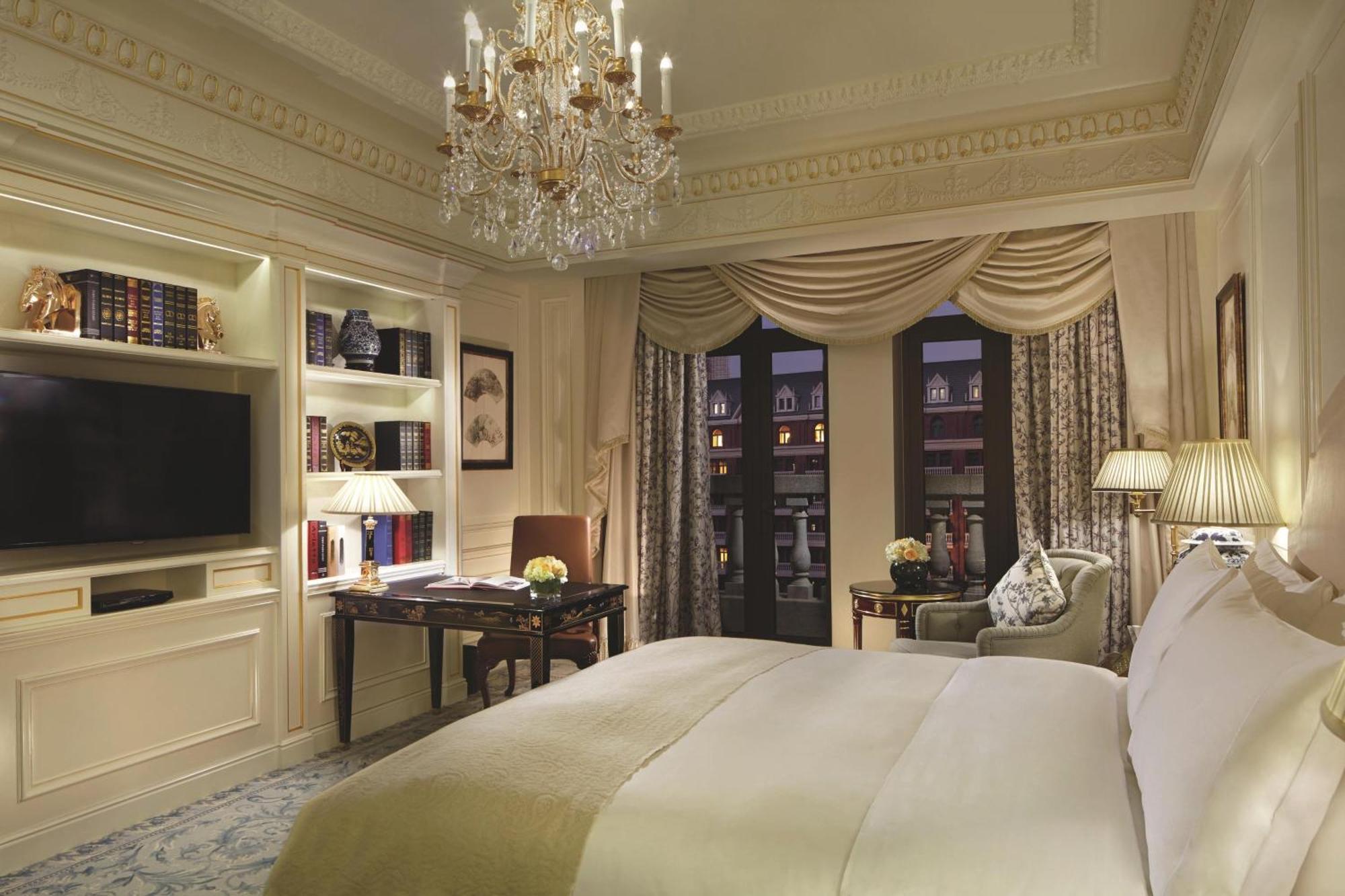 The Ritz-carlton,