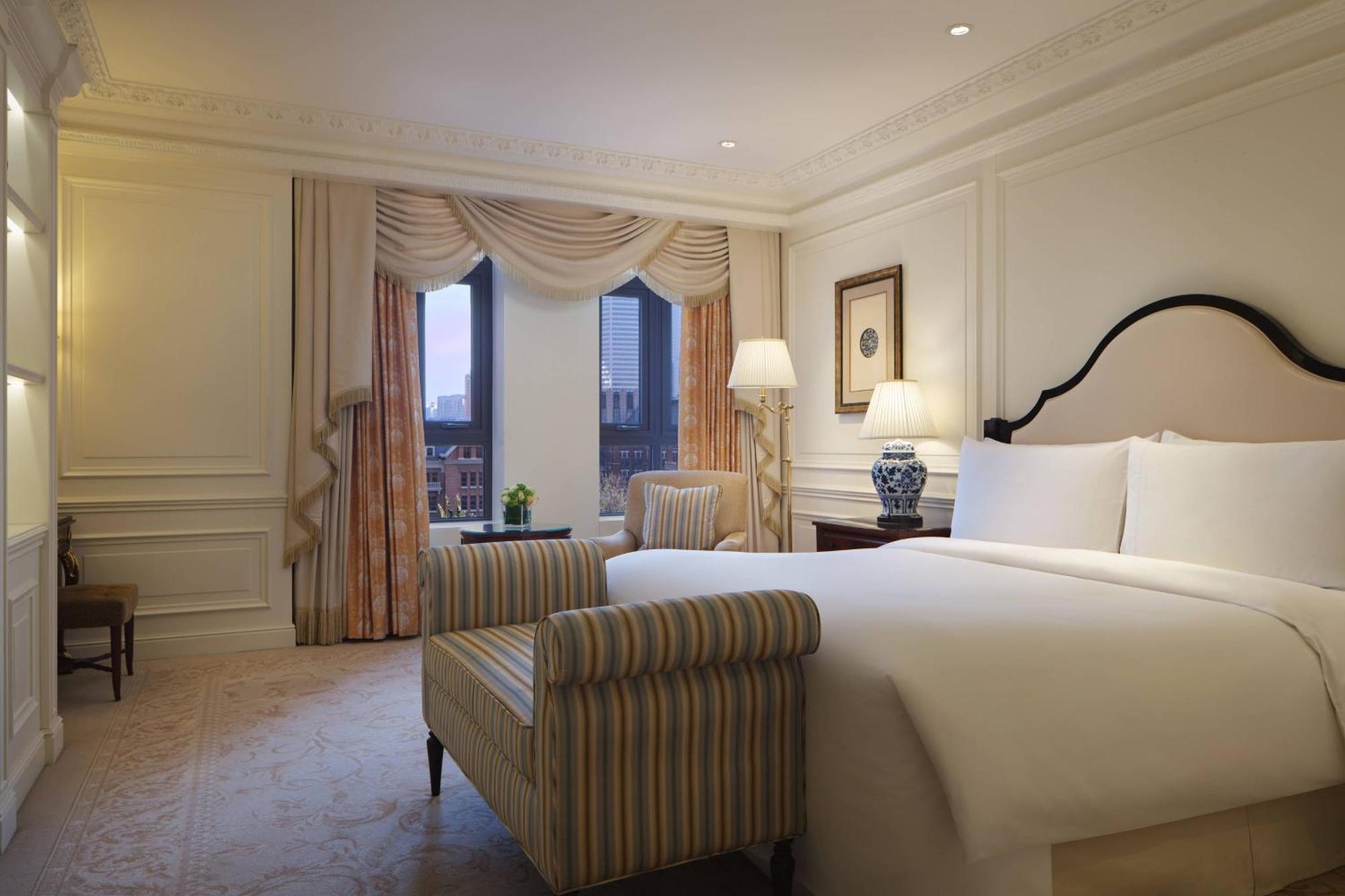 The Ritz-carlton, Отель