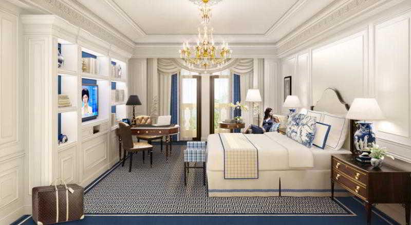 The Ritz-carlton, Отель