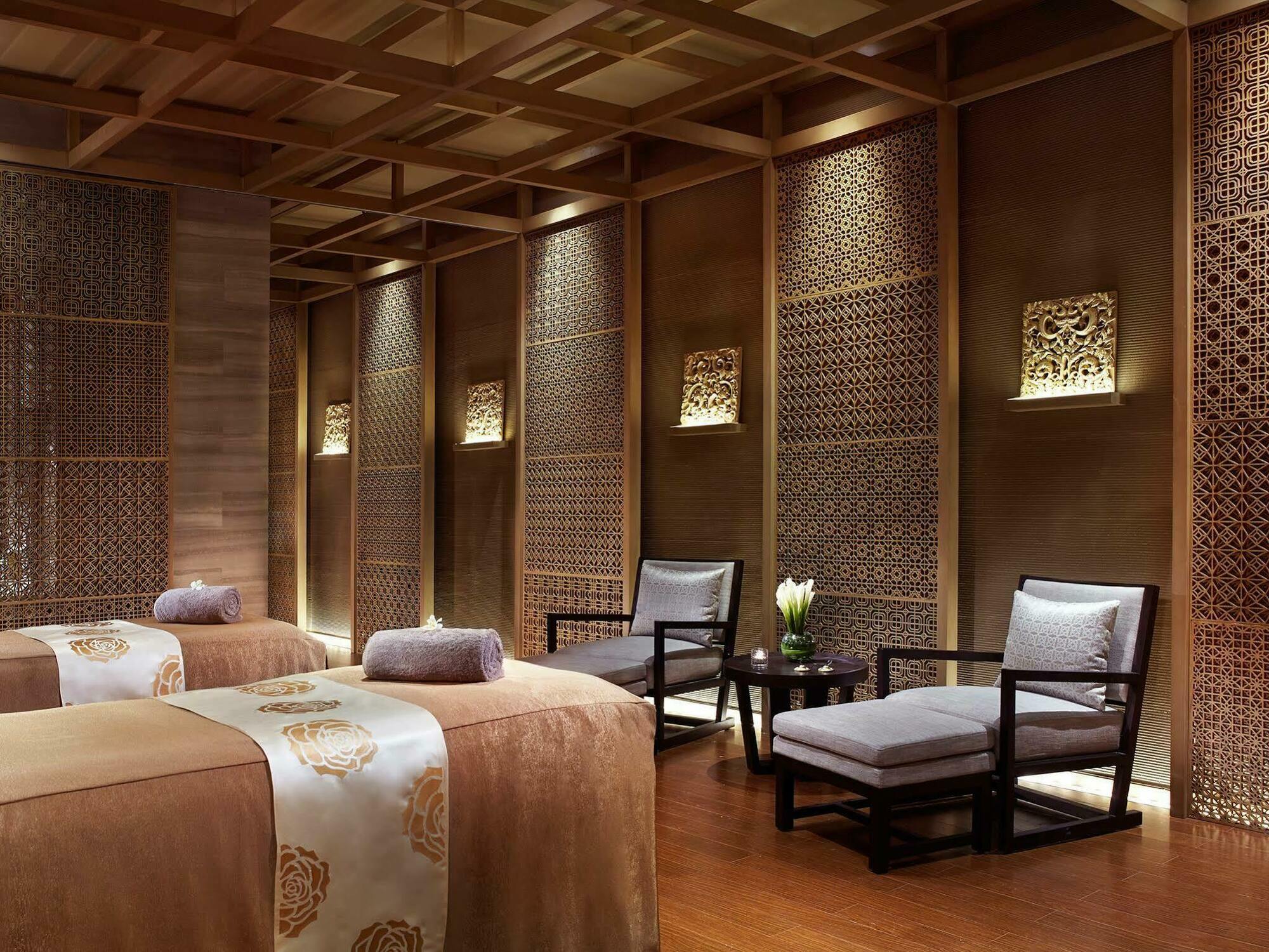 The Ritz-carlton, Отель 5*