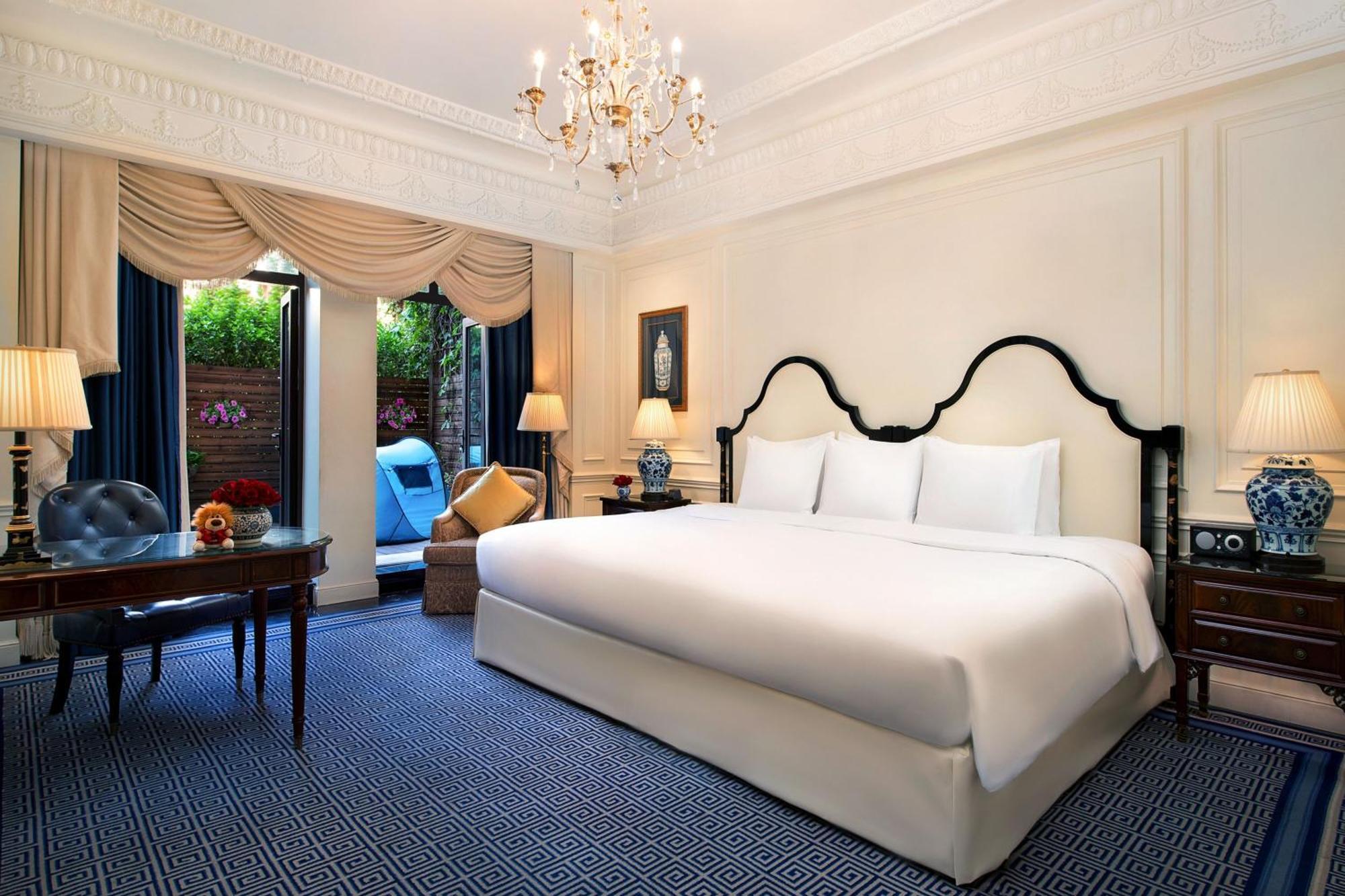 The Ritz-carlton, Отель 5*